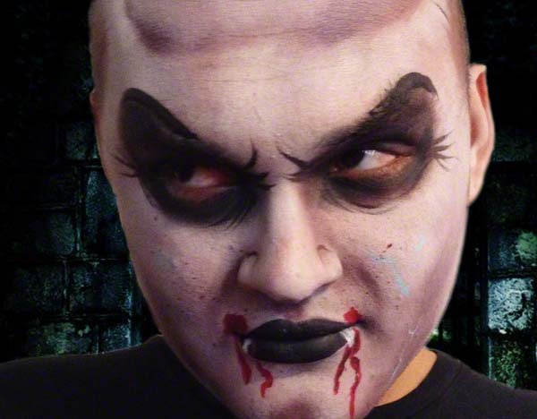 Big Grins Face Painter Halloween Vampire